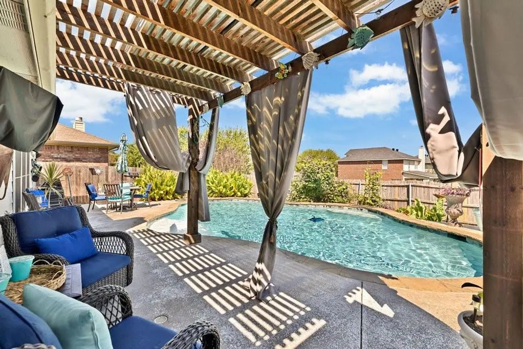 431 Hidden Ridge Drive, Burleson