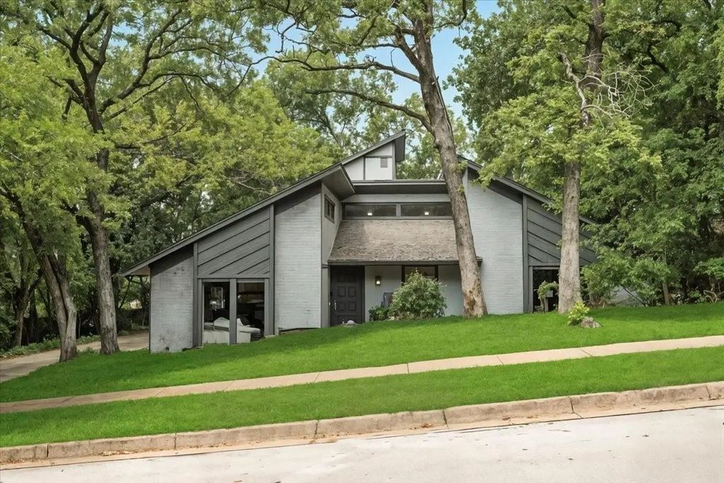2203 Park Hill Drive, Arlington