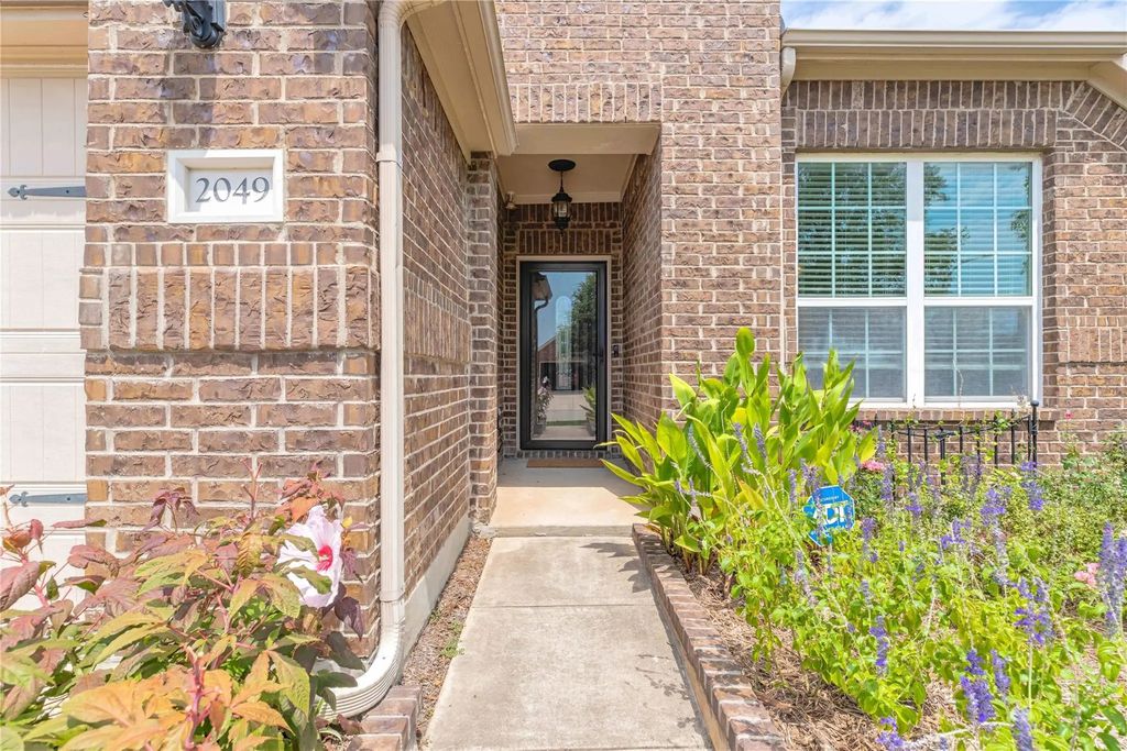 2049 Speckle Drive, Fort Worth