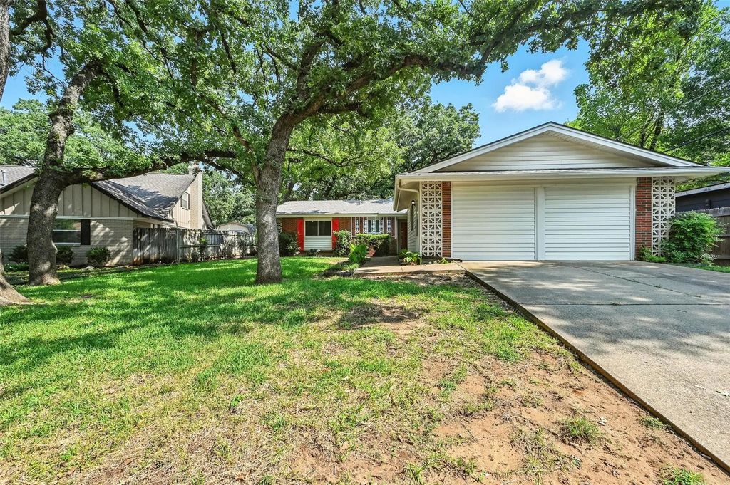 2805 Blackwood Drive, Arlington