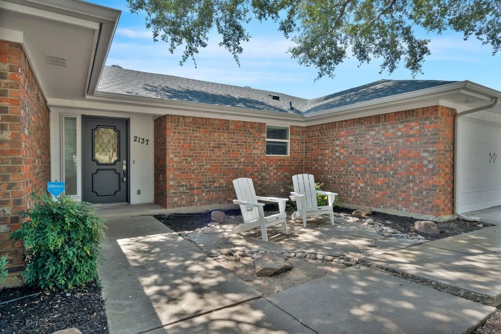 2137 Pecos Drive, Grapevine