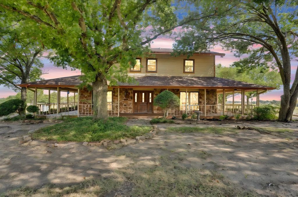 1105 E Highland Road, Oak Leaf