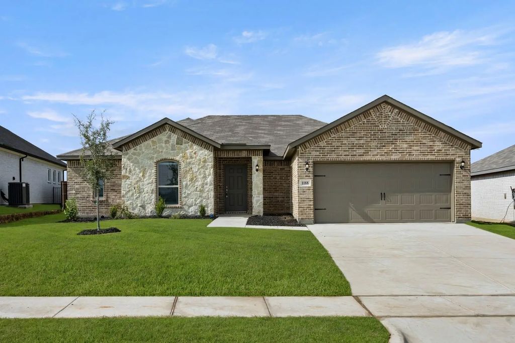 1188 Oak Spring Drive, Burleson