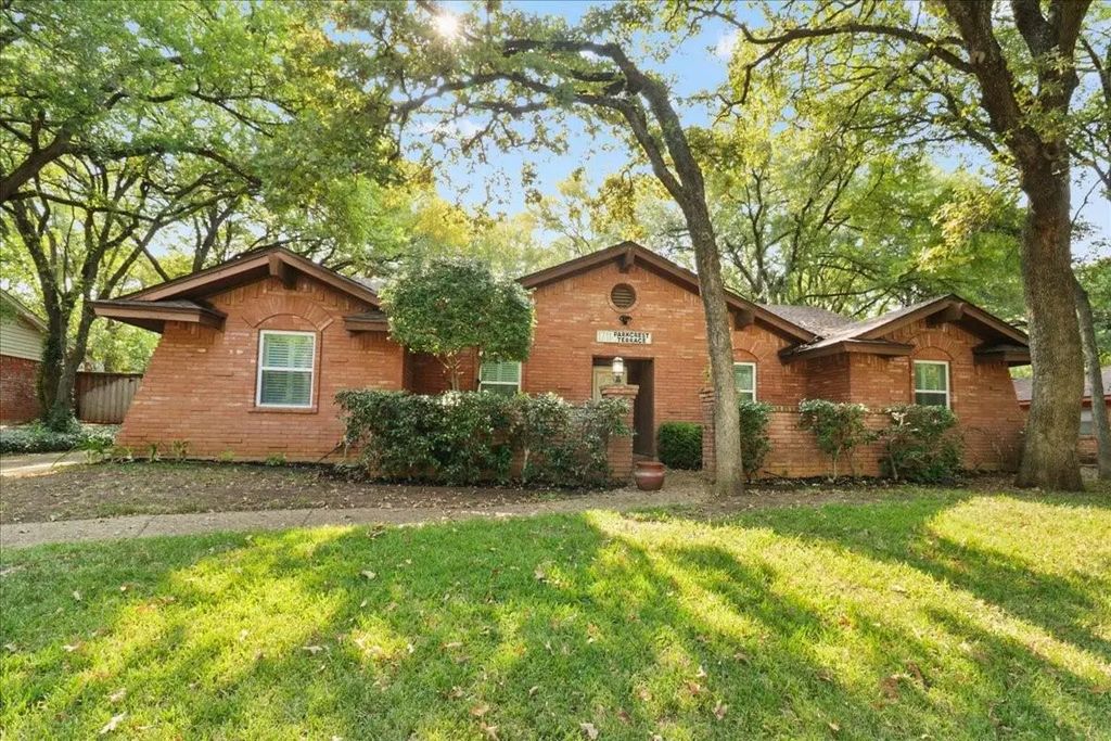 1711 Parkcrest Terrace, Arlington