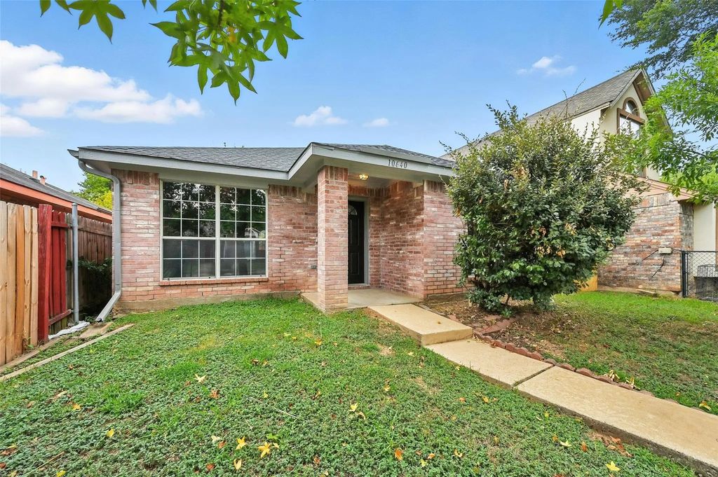 10640 Woodleaf Drive, Dallas