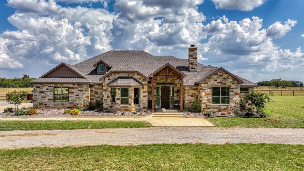 888 Hayes Road, Mineral Wells