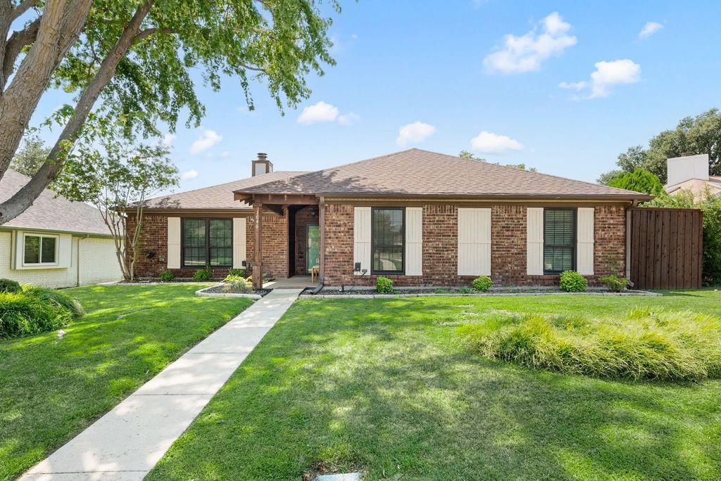 1646 Autumn Breeze Lane, Lewisville