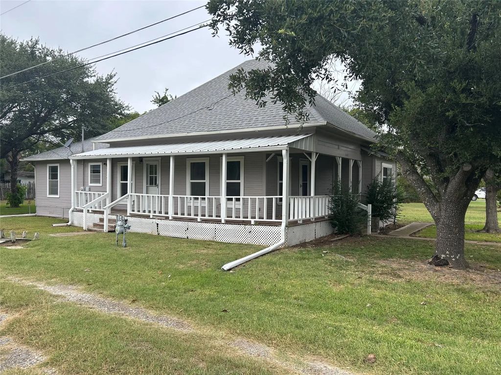 302 N Commerce Street, Savoy