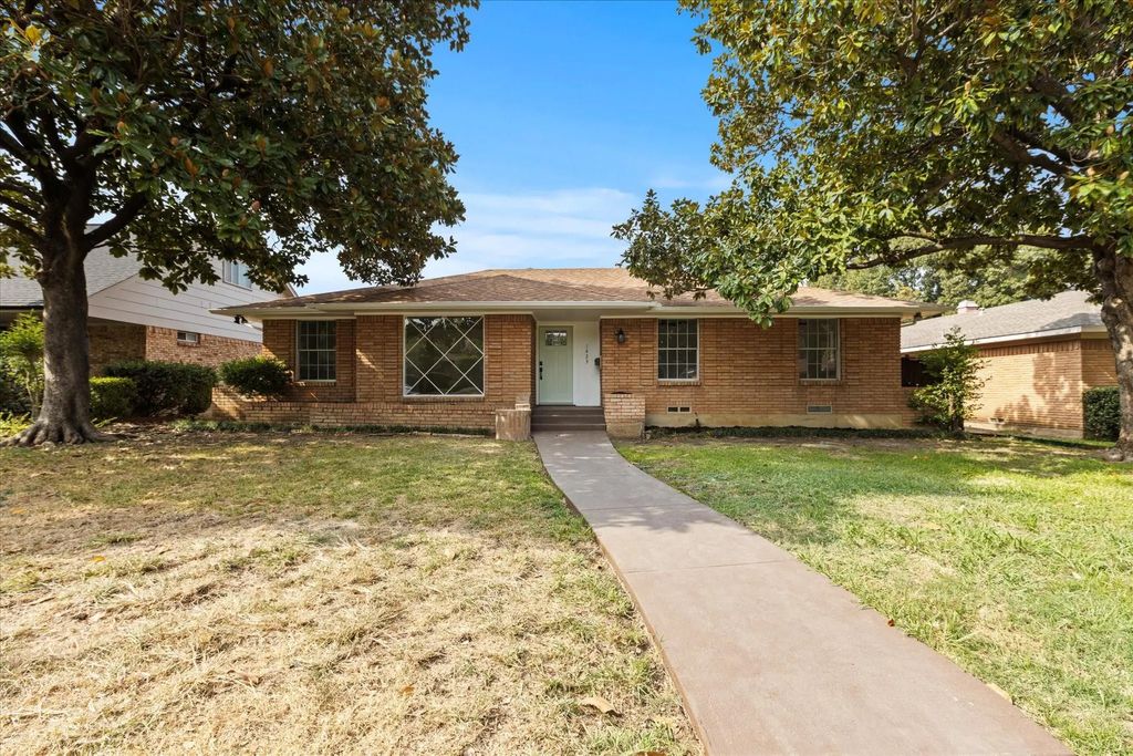 1423 Misty Glen Lane, Dallas