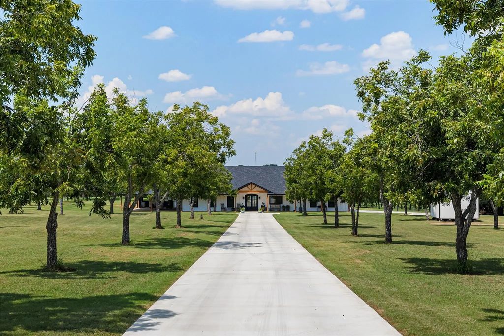 2768 Camp Crucis Court, Granbury