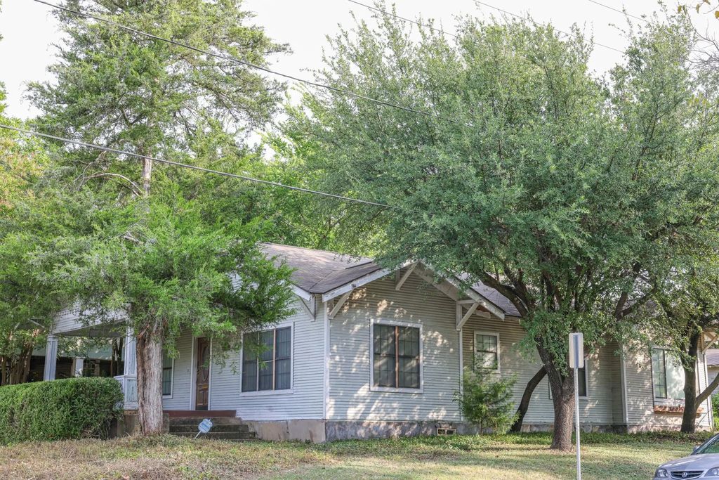700 N Beacon Street, Dallas
