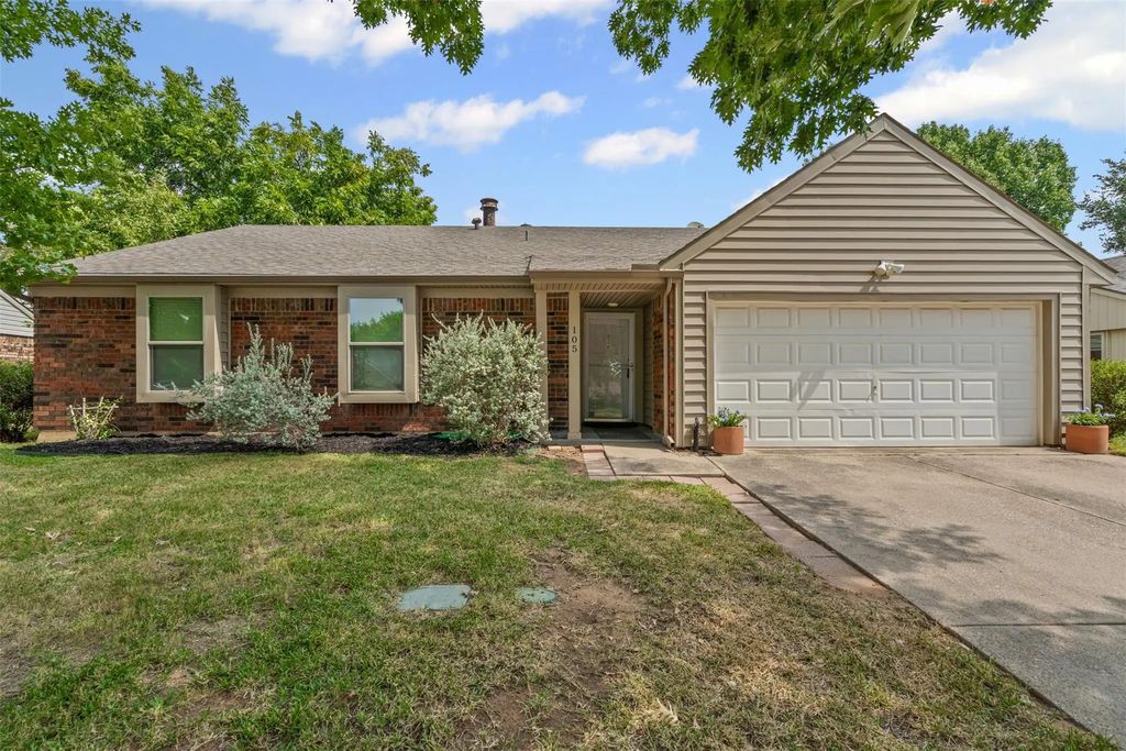 105 Clove Lane, Euless
