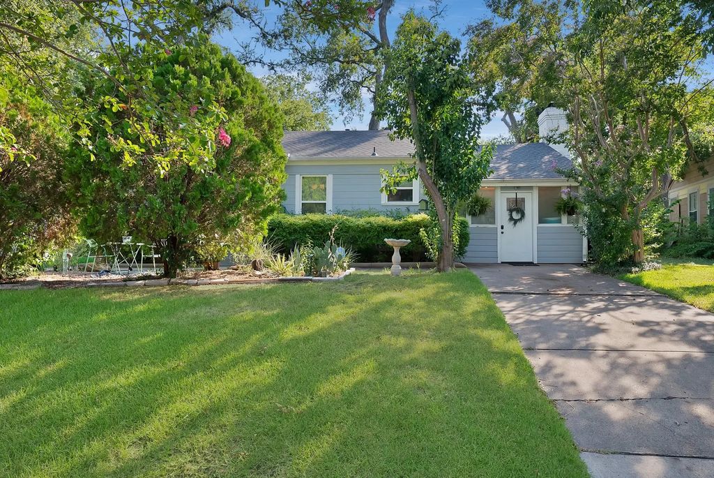 1438 Redbud Lane, Garland