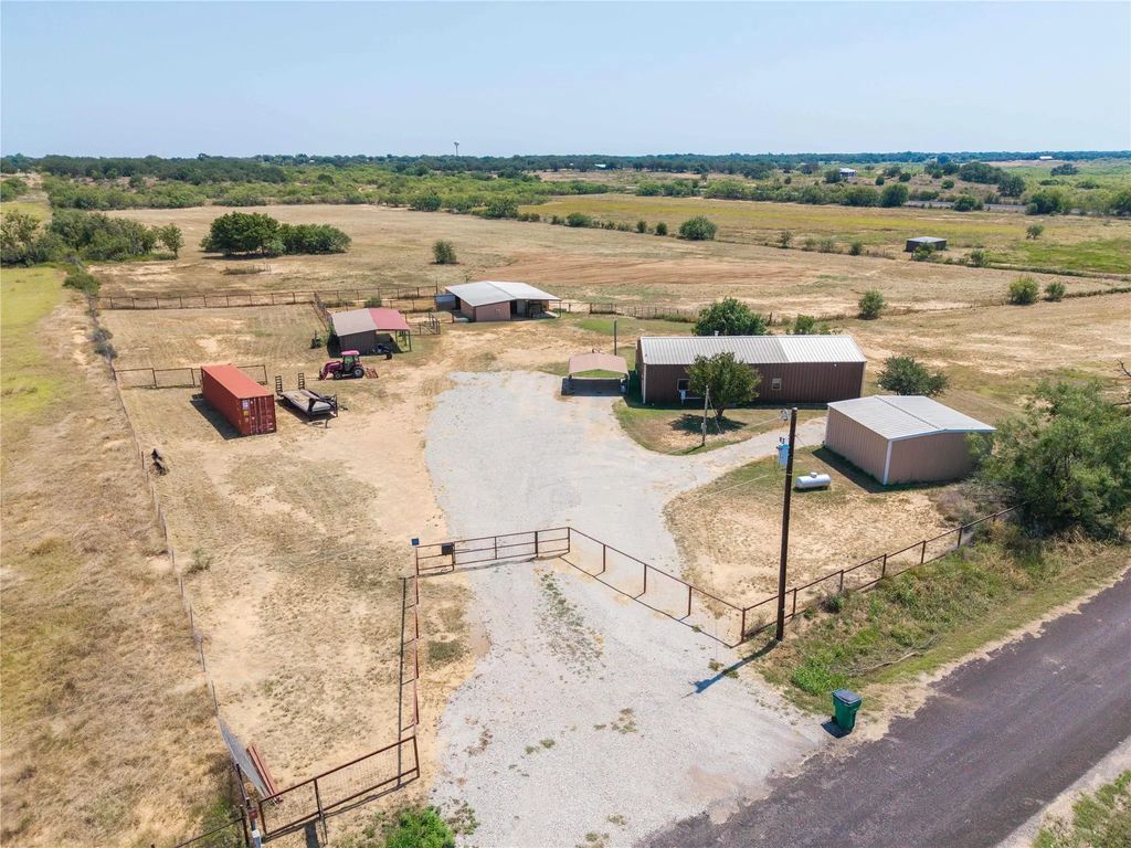559 County Road 173, Bangs