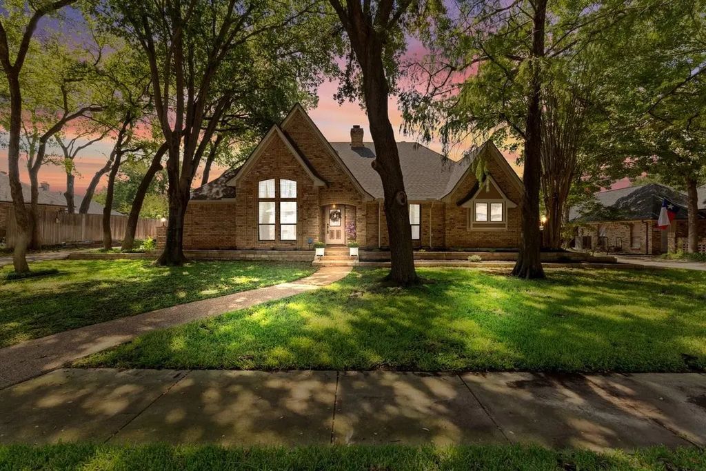 1120 Hidden Oaks Drive, Bedford