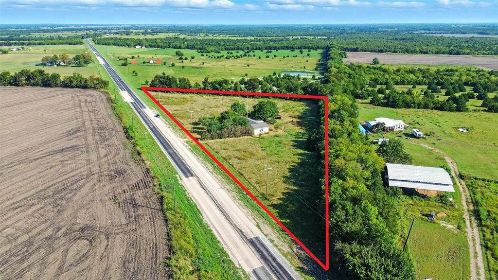 9415 State Highway 50, Ladonia