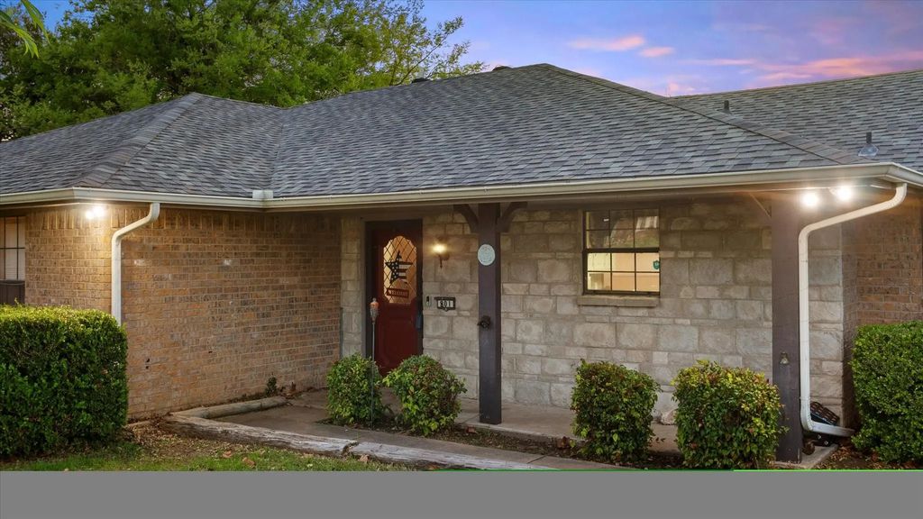 801 Little Creek Trail, Oak Leaf