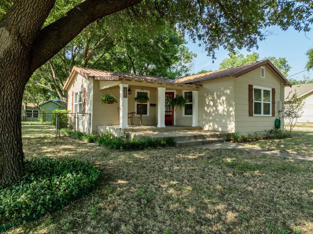 301 Goddard, West