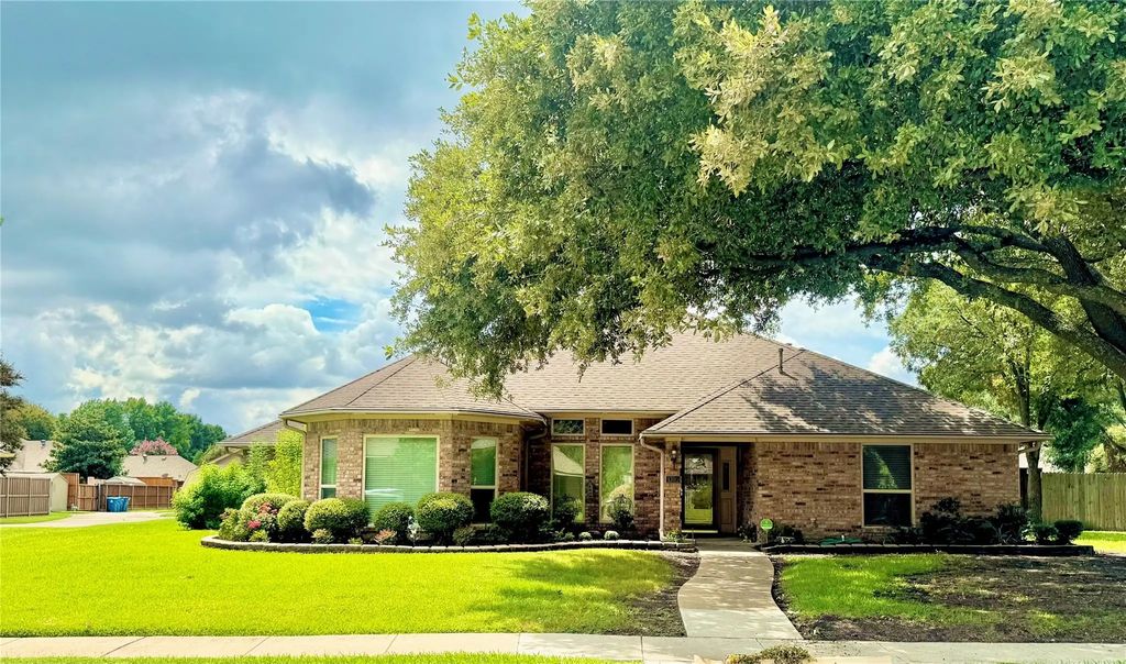 1305 Sherwood Drive, Rowlett