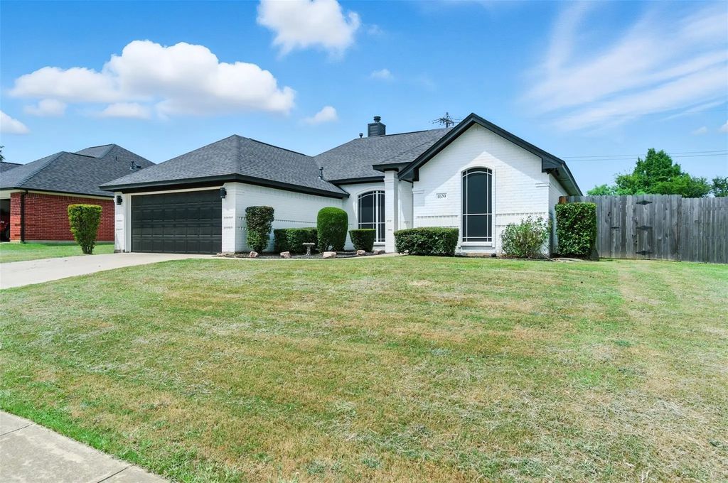 1109 Blackbird Court, Burleson