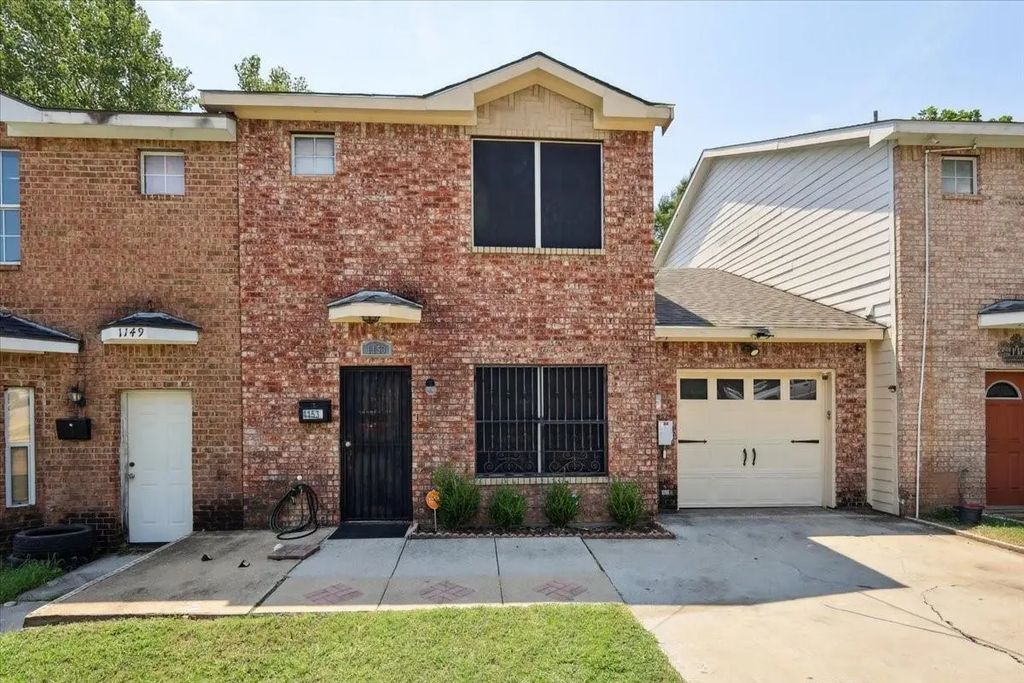 1153 College Street, Grand Prairie