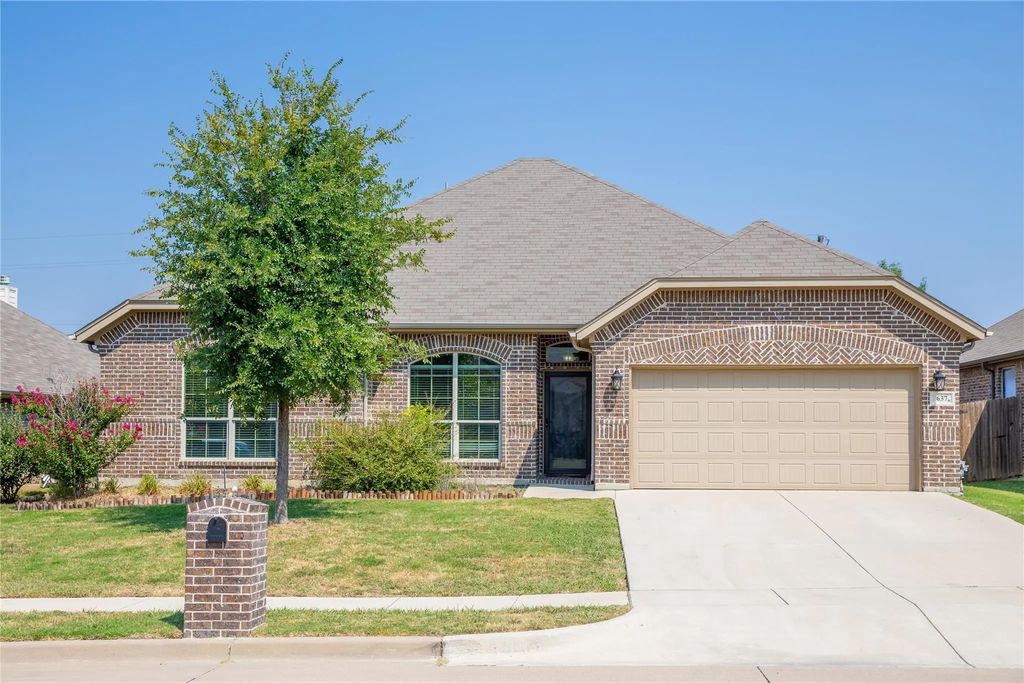 637 Peach Lane, Burleson