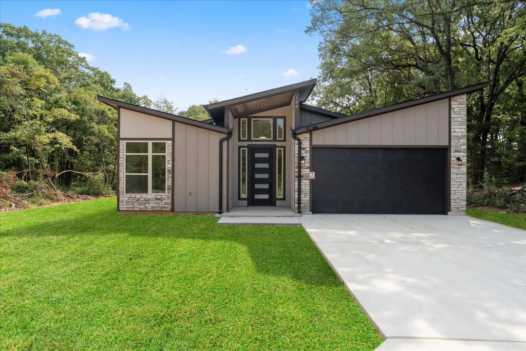 104 Rudder Road, Gun Barrel City