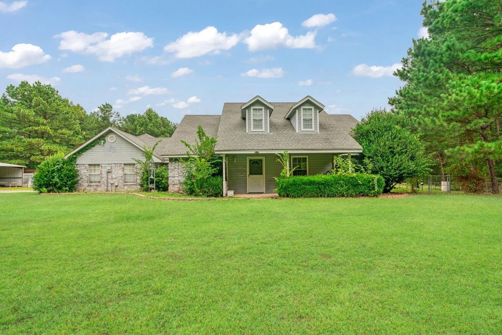 1490 Farm Road 2120, Clarksville