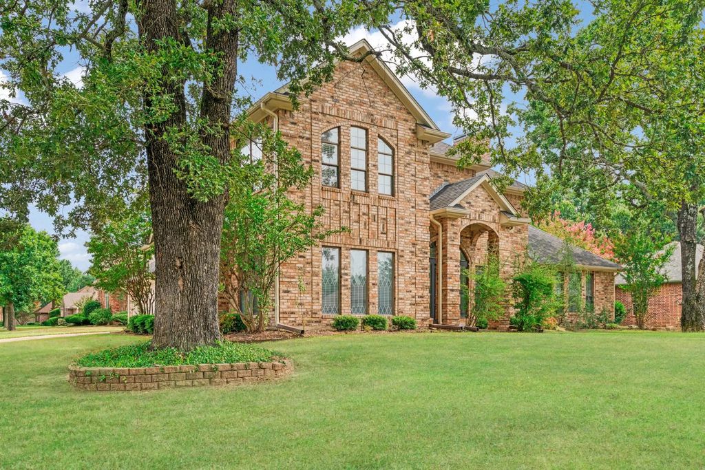 2720 Oak Creek Drive, Paris