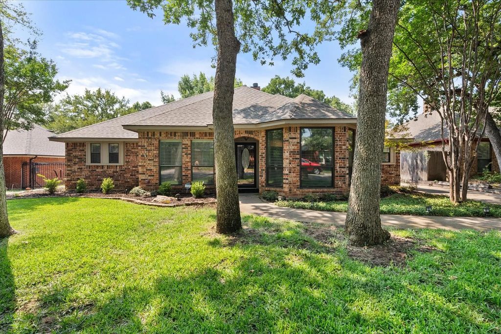 2206 Sand Creek Court, Arlington