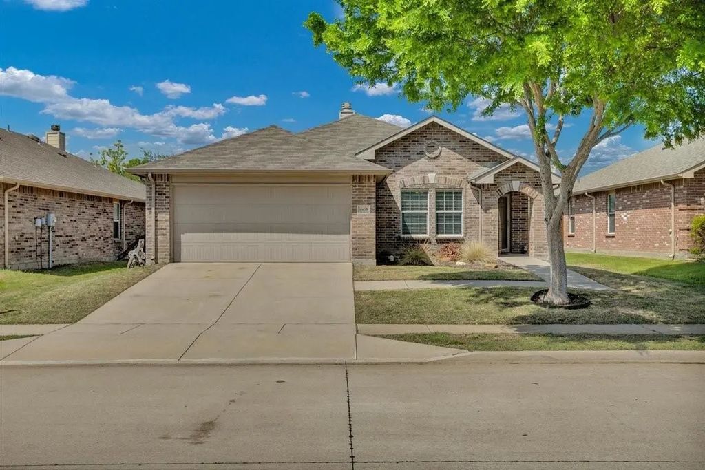 1905 Nightingale Drive, Aubrey