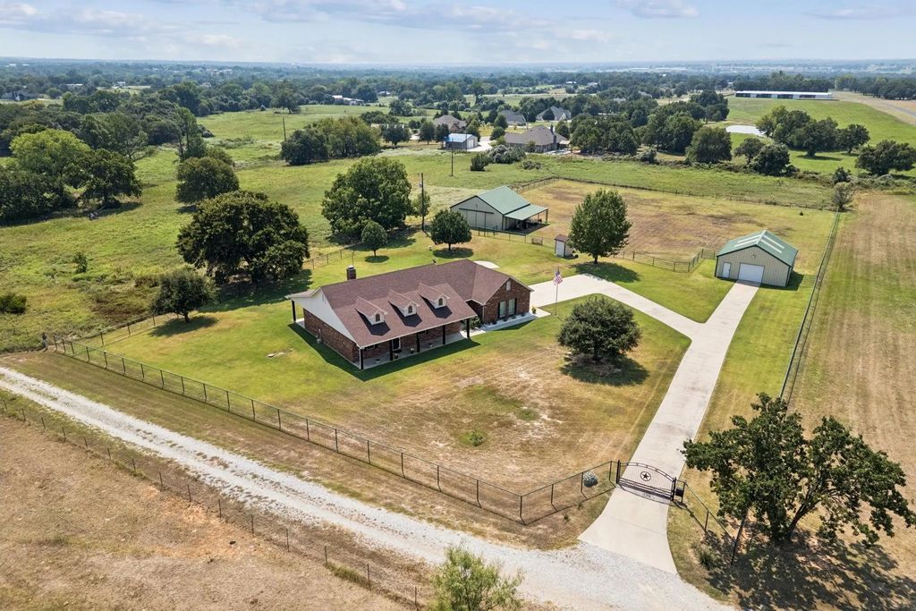 676 Mcvoid Road, Springtown