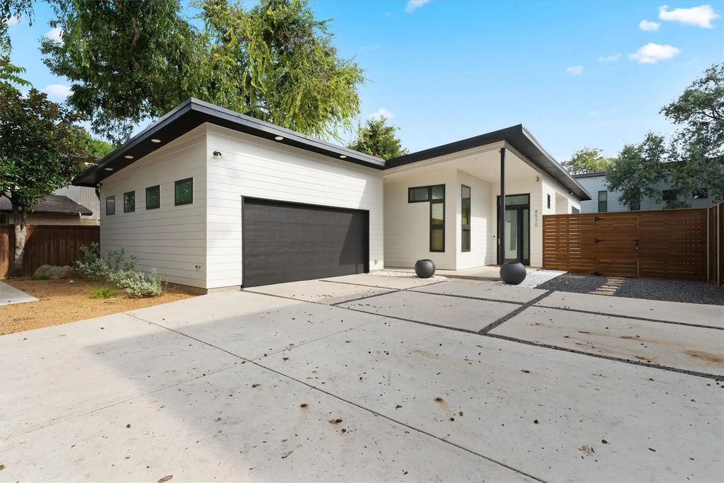 8530 Stults Road, Dallas