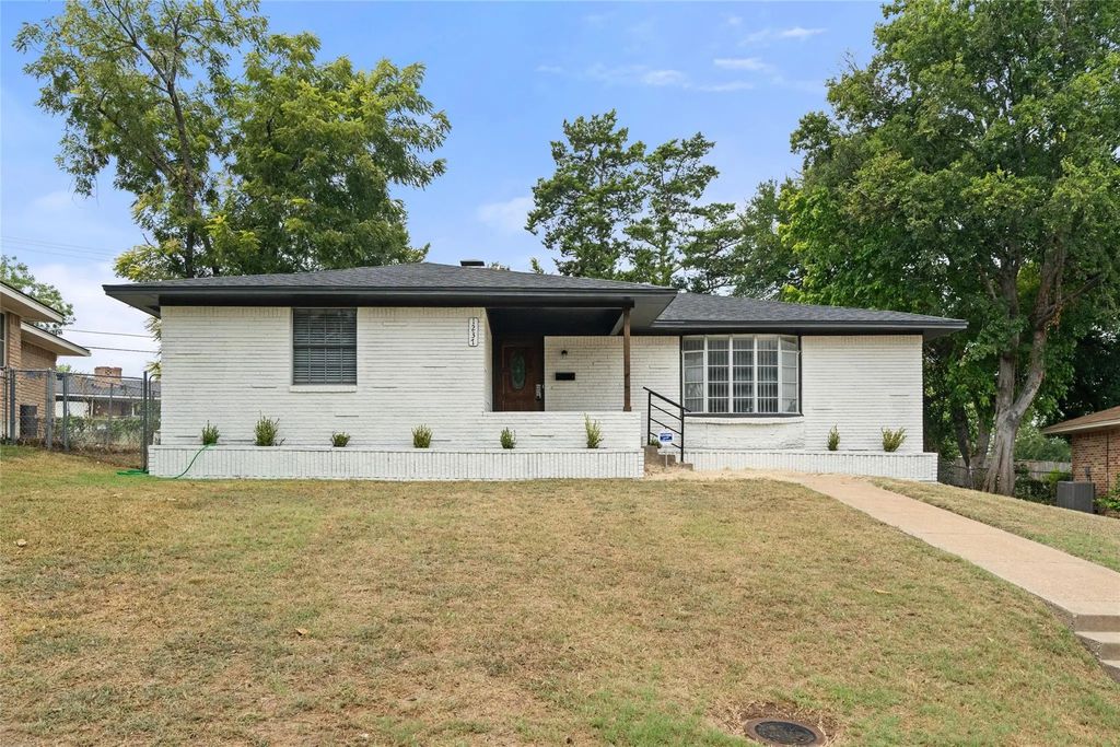 1237 Wagon Wheels Trail, Dallas