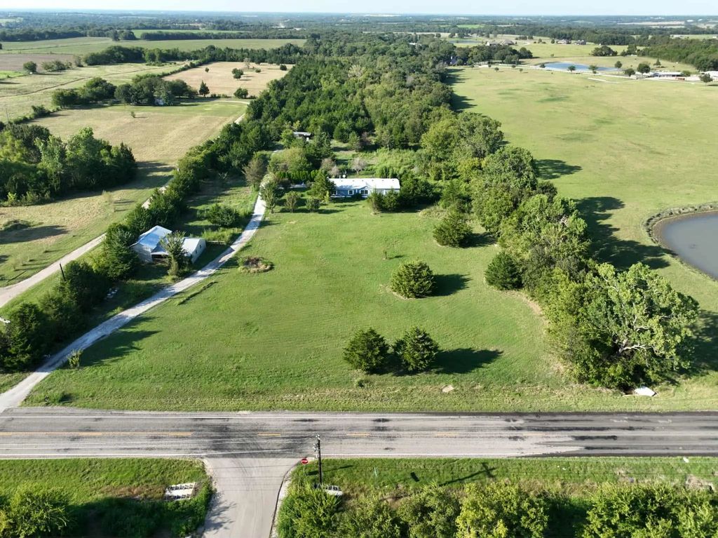 3149 Fm 902, Howe