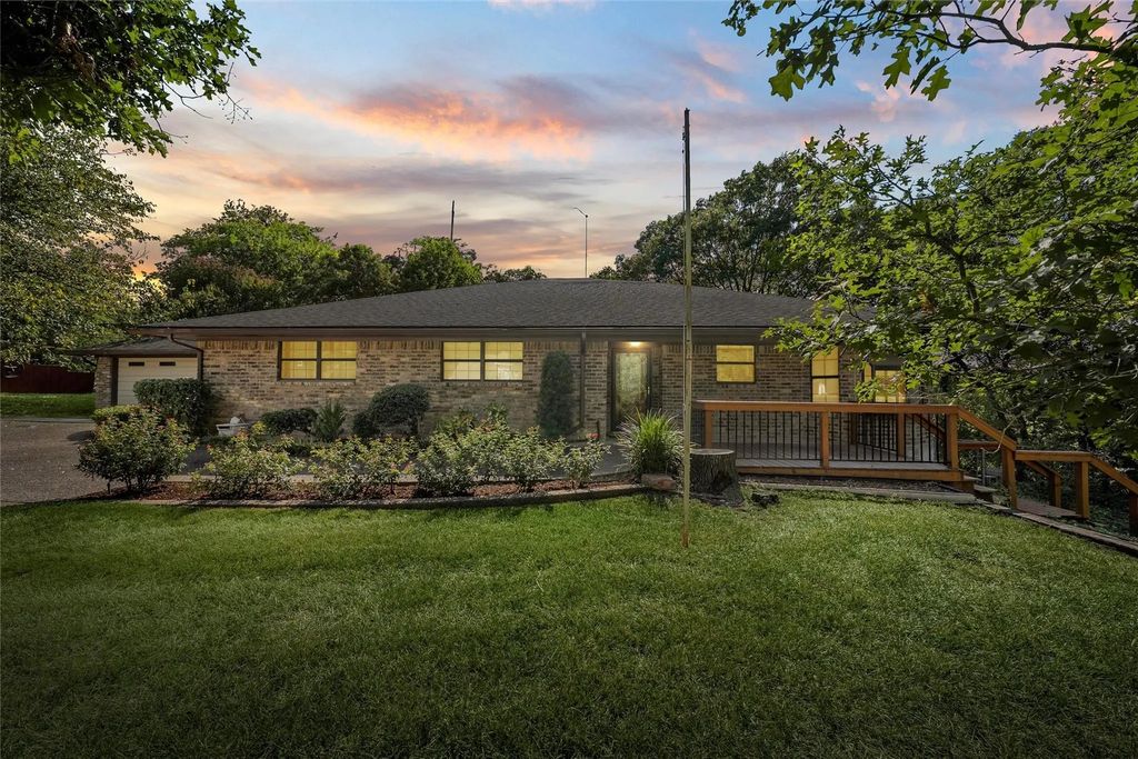 7900 Fairway Road, Woodway