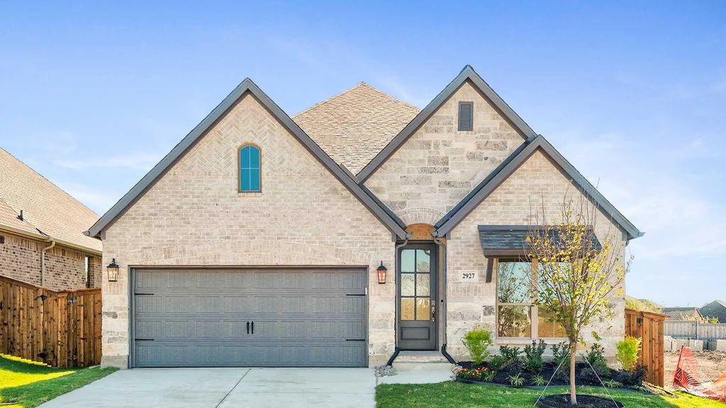2927 Soaring Hills Drive, Forney