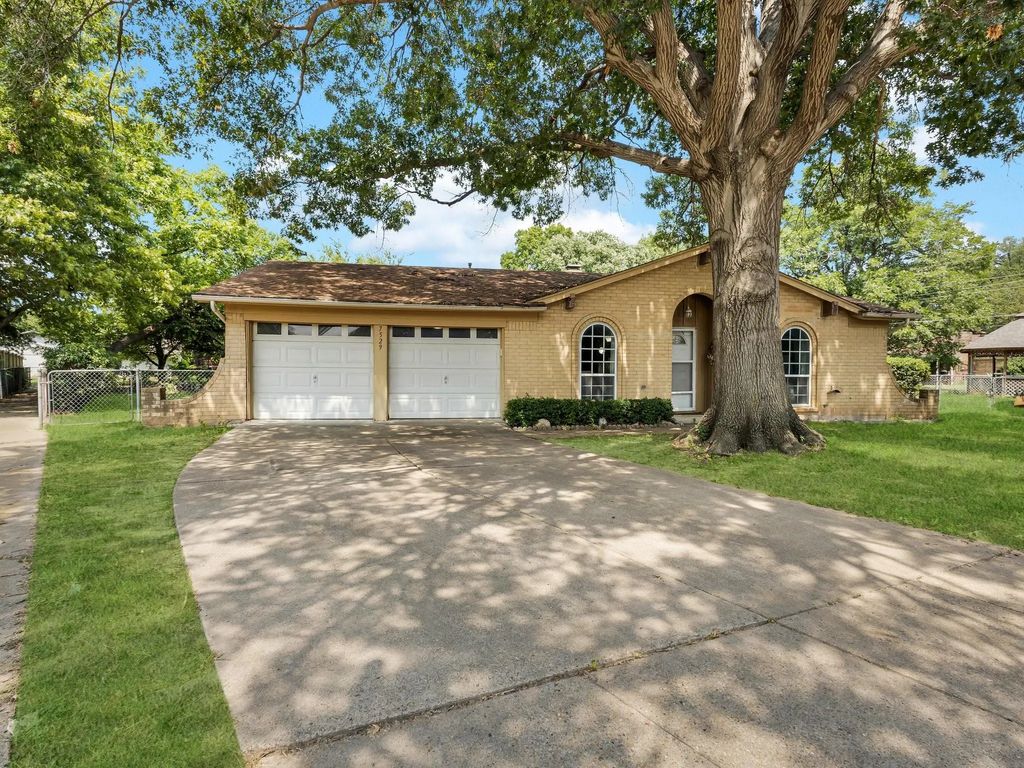 7529 Susan Court, North Richland Hills