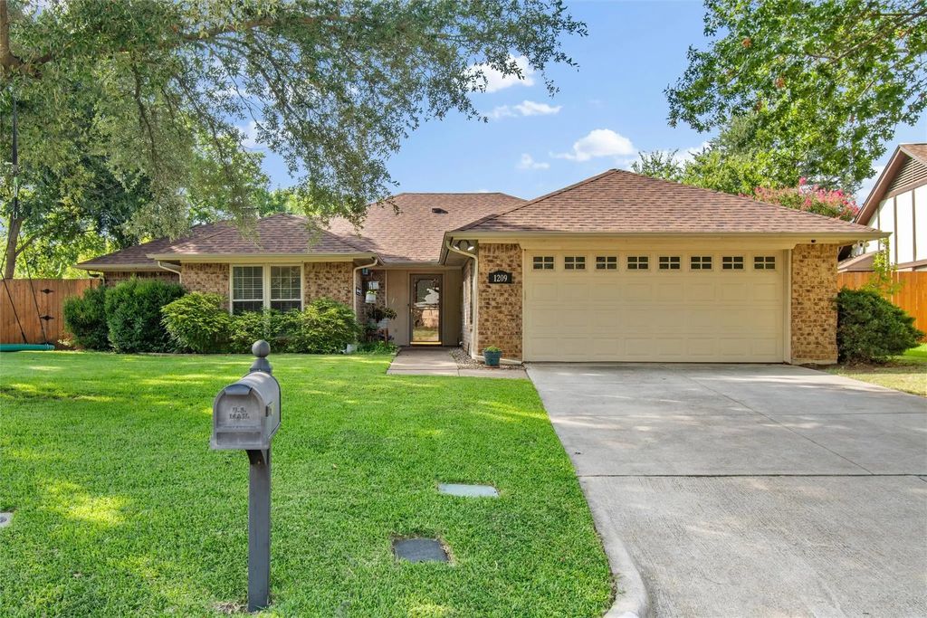 1209 Brookfield Lane, Mansfield