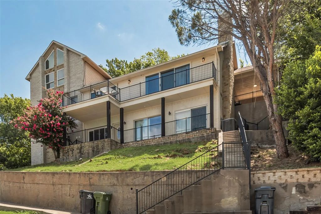 1803 Old Oak, Arlington