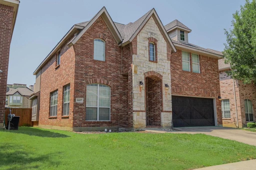1607 Lake Eden Drive, Euless