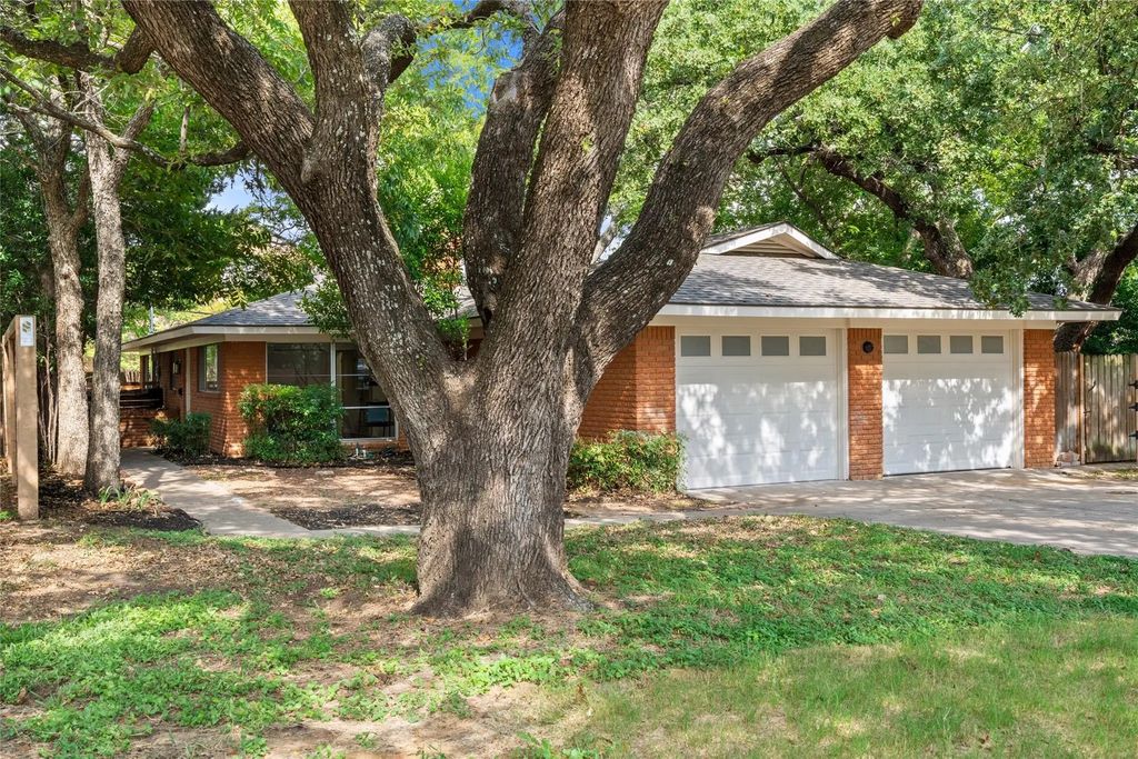 708 Hurstview Drive, Hurst