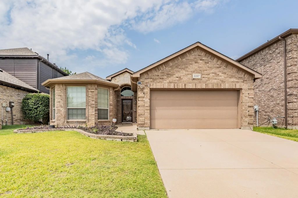 2257 Laurel Forest Drive, Fort Worth
