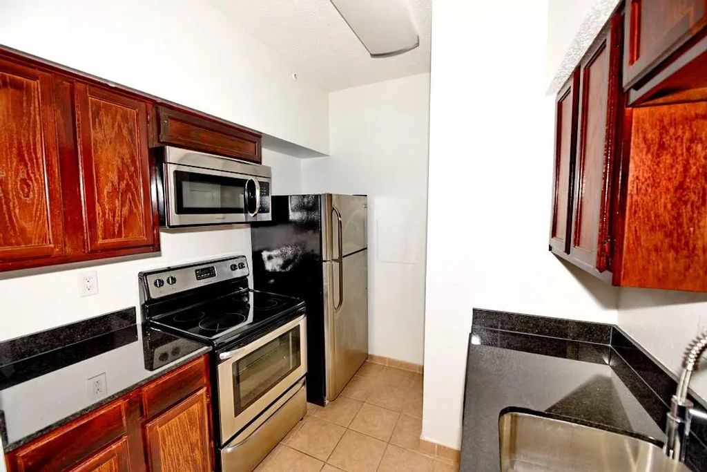 3701 Cedarplaza Lane 204, Dallas