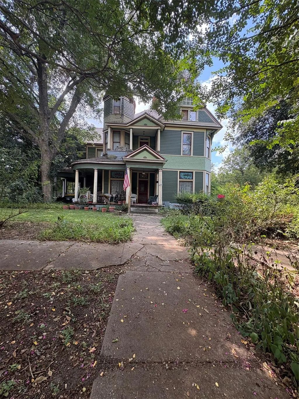 106 Corsicana Street, Hillsboro