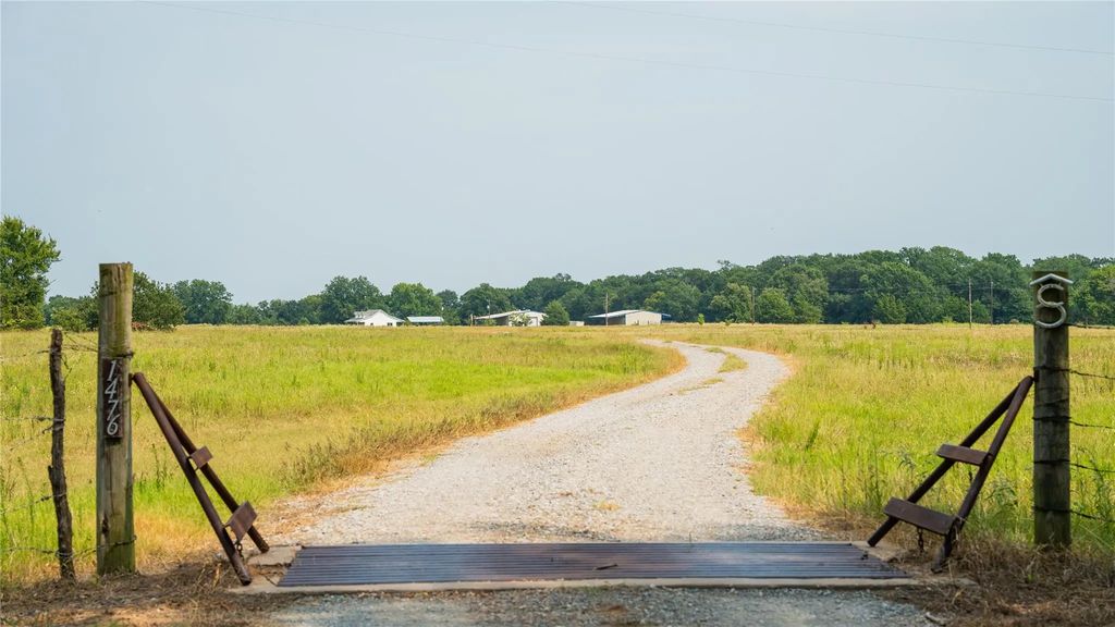1476 County Road 2130, Telephone