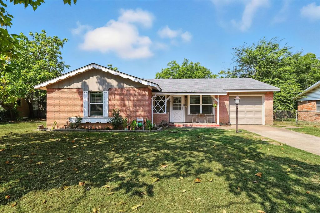 703 Paula Street, Kennedale