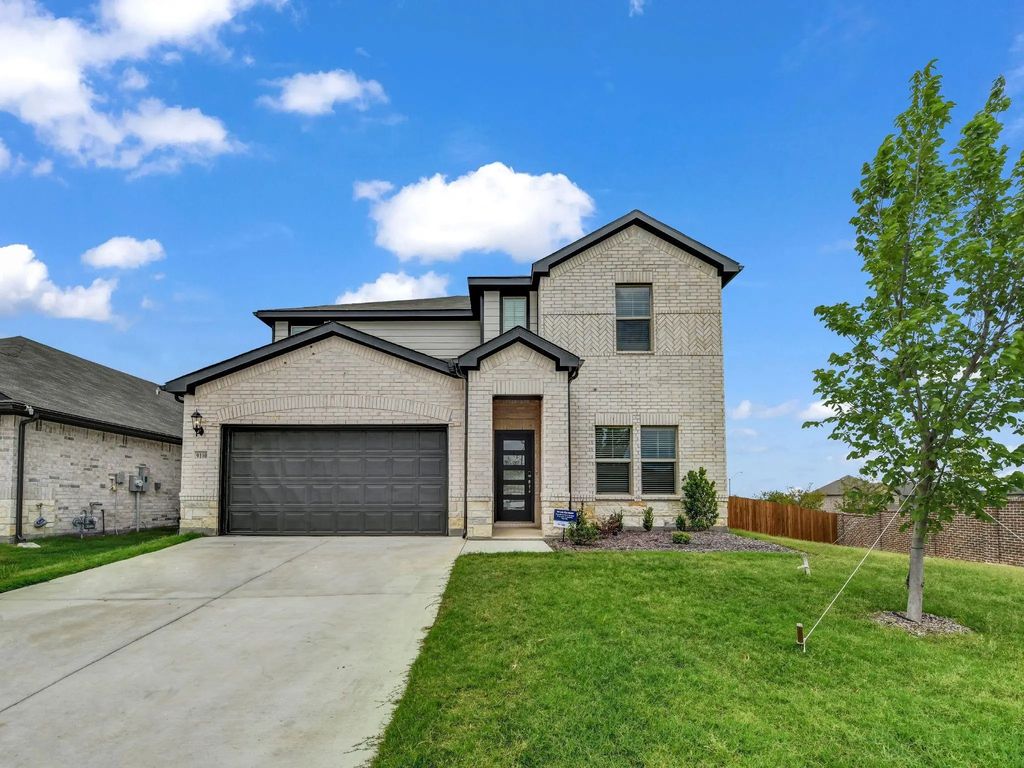 9100 Cacti Court, Fort Worth