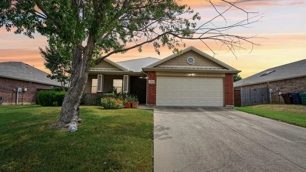 1509 Carrigan Lane, Denton