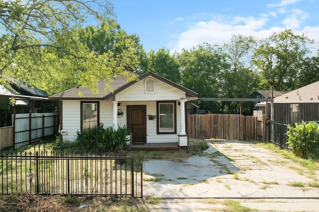 715 Ezekial Avenue, Dallas